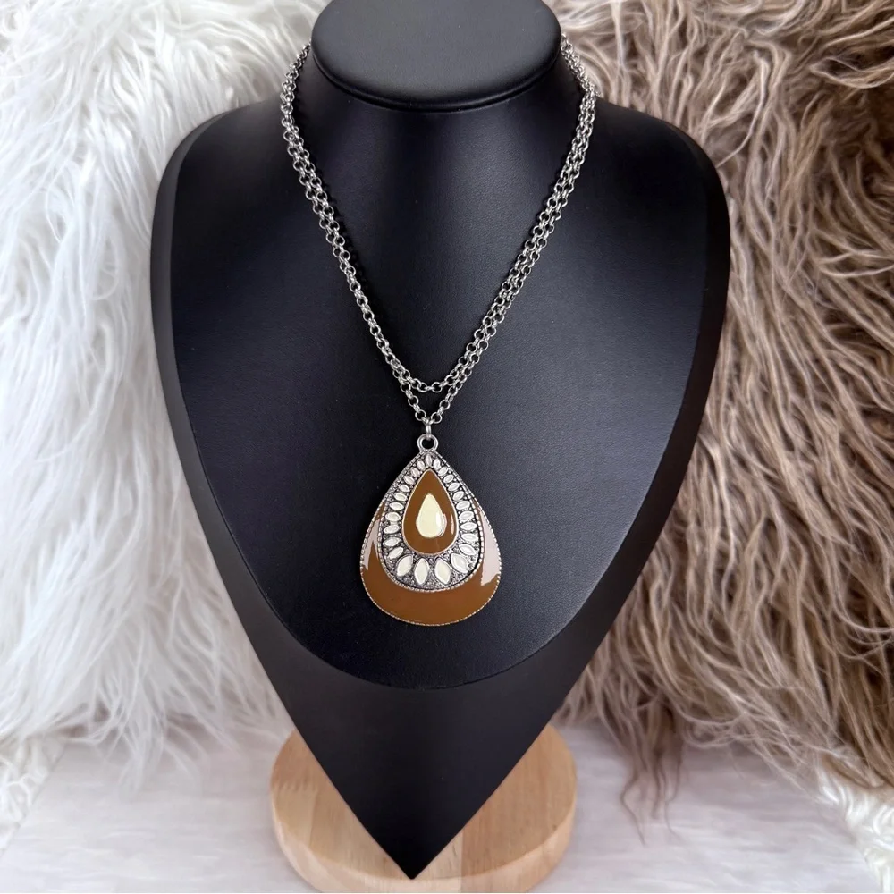 Aged Silvertone cream and taupe accent pendant necklace